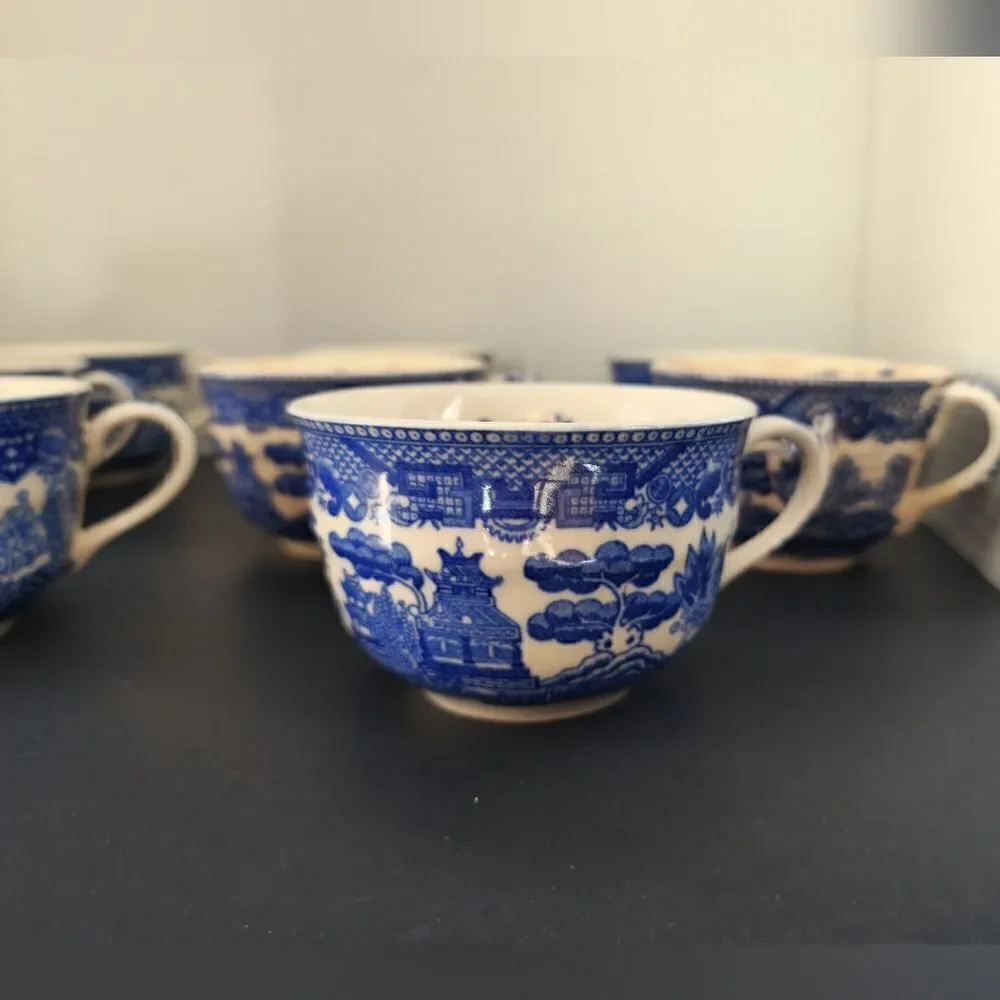 Set of 8 antique Blue willow ceramic tea cups
